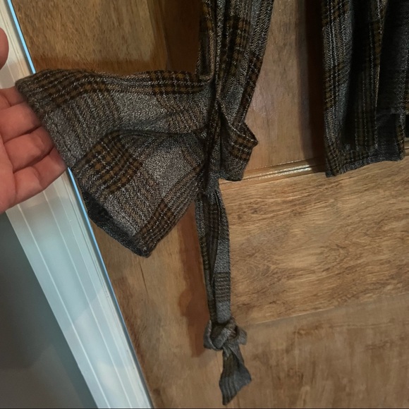 Something Navy Checkered Gingham Treasure Bond Top - Picture 11 of 11